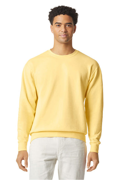 Comfort Colors 1466 Mens Garment Dyed Fleece Crewneck Sweatshirt Butter Yellow Model Front
