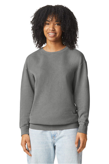 Comfort Colors 1466 Mens Garment Dyed Fleece Crewneck Sweatshirt Grey Model Front
