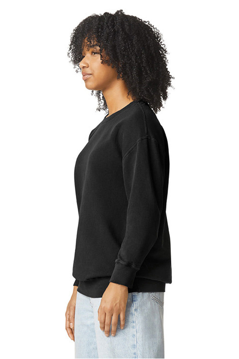 Comfort Colors 1466 Mens Garment Dyed Fleece Crewneck Sweatshirt Black Model Side