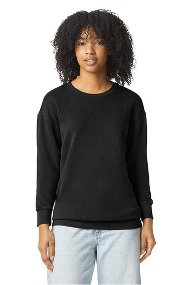 Comfort Colors 1466 Mens Garment Dyed Fleece Crewneck Sweatshirt Black Model Front