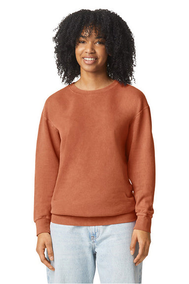 Comfort Colors 1466 Mens Garment Dyed Fleece Crewneck Sweatshirt Yam Orange Model Front