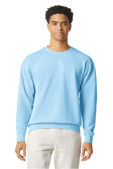Comfort Colors 1466 Mens Garment Dyed Fleece Crewneck Sweatshirt Hydrangea Blue Model Front