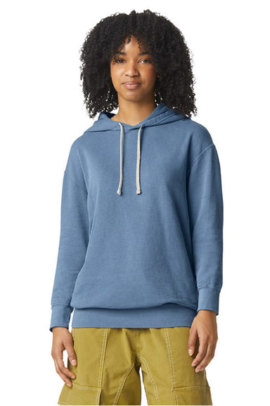 Comfort Colors 1467 Mens Garment Dyed Fleece Hooded Sweatshirt Hoodie Blue Jean Model Front