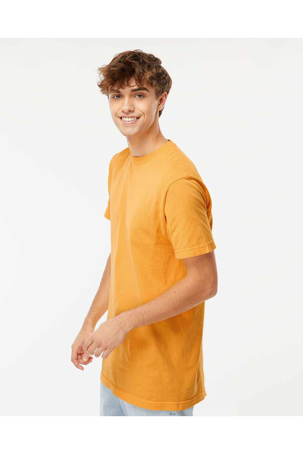 M&O 6500M Mens Vintage Garment Dyed Short Sleeve Crewneck T-Shirt Citrus Yellow Model Side