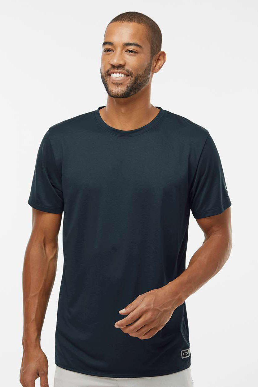 Oakley FOA402991 Mens Team Issue Hydrolix Short Sleeve Crewneck T-Shirt Blackout Model Front