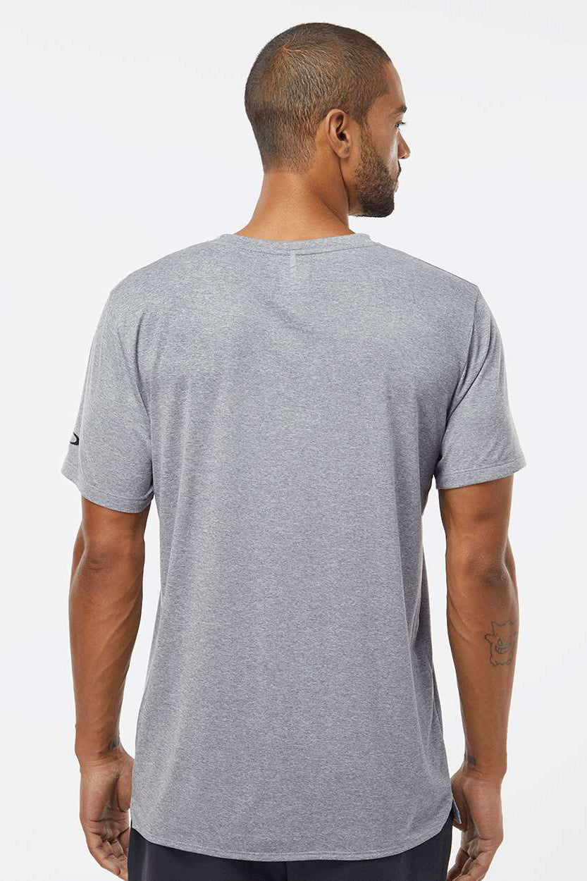Oakley FOA402991 Mens Team Issue Hydrolix Short Sleeve Crewneck T-Shirt Heather Granite Grey Model Back