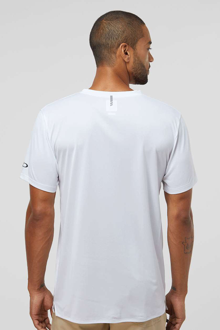 Oakley FOA402991 Mens Team Issue Hydrolix Short Sleeve Crewneck T-Shirt White Model Back