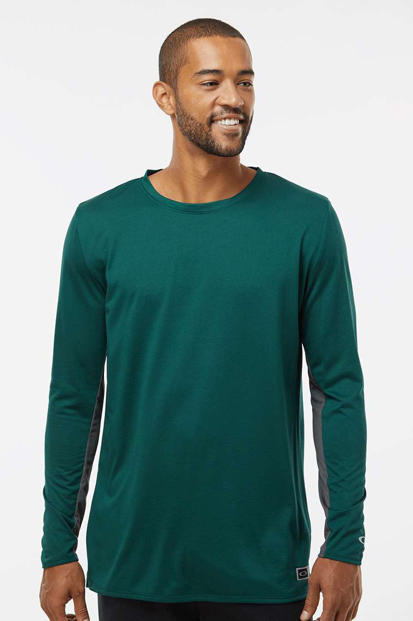Oakley FOA402992 Mens Team Issue Hydrolix Long Sleeve Crewneck T-Shirt Team Fir Green Model Front