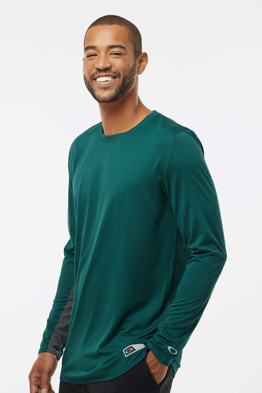 Oakley FOA402992 Mens Team Issue Hydrolix Long Sleeve Crewneck T-Shirt Team Fir Green Model Side