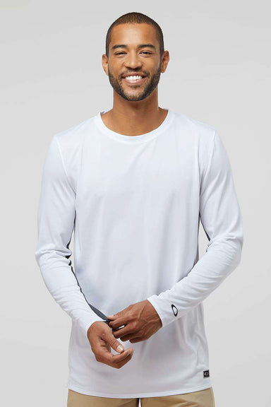 Oakley FOA402992 Mens Team Issue Hydrolix Long Sleeve Crewneck T-Shirt White Model Front