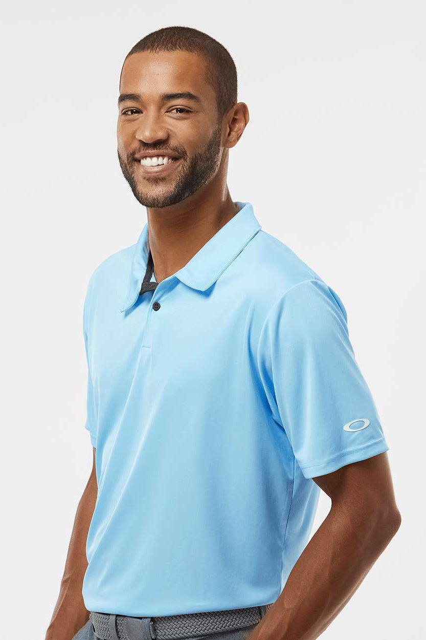 Oakley FOA402993 Mens Team Issue Hydrolix Short Sleeve Polo Shirt Carolina Blue Model Side