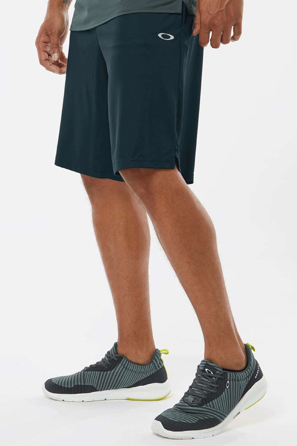 Oakley FOA402995 Mens Team Issue Hydrolix Shorts w/ Pockets Blackout Model Side