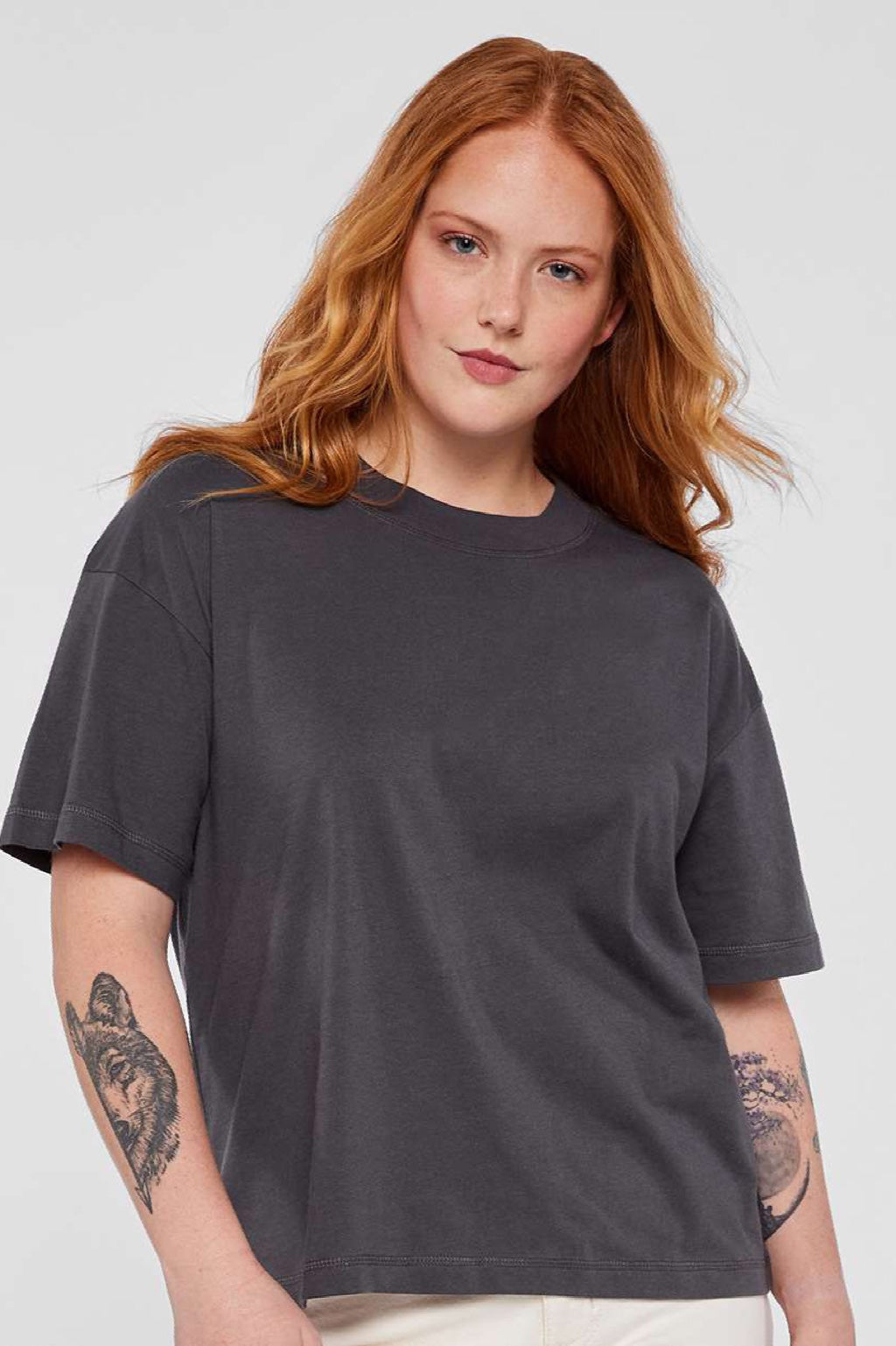 LAT 3520 Mens Relaxed Short Sleeve Crewneck T-Shirt Slate Grey Model Front