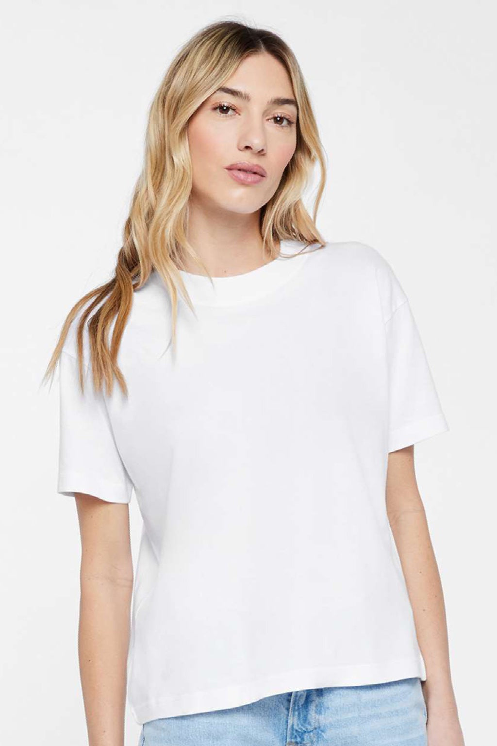 LAT 3520 Mens Relaxed Short Sleeve Crewneck T-Shirt White Model Front