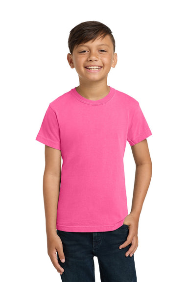 Comfort Colors 9018 Youth Short Sleeve Crewneck T-Shirt Neon Pink Model Front
