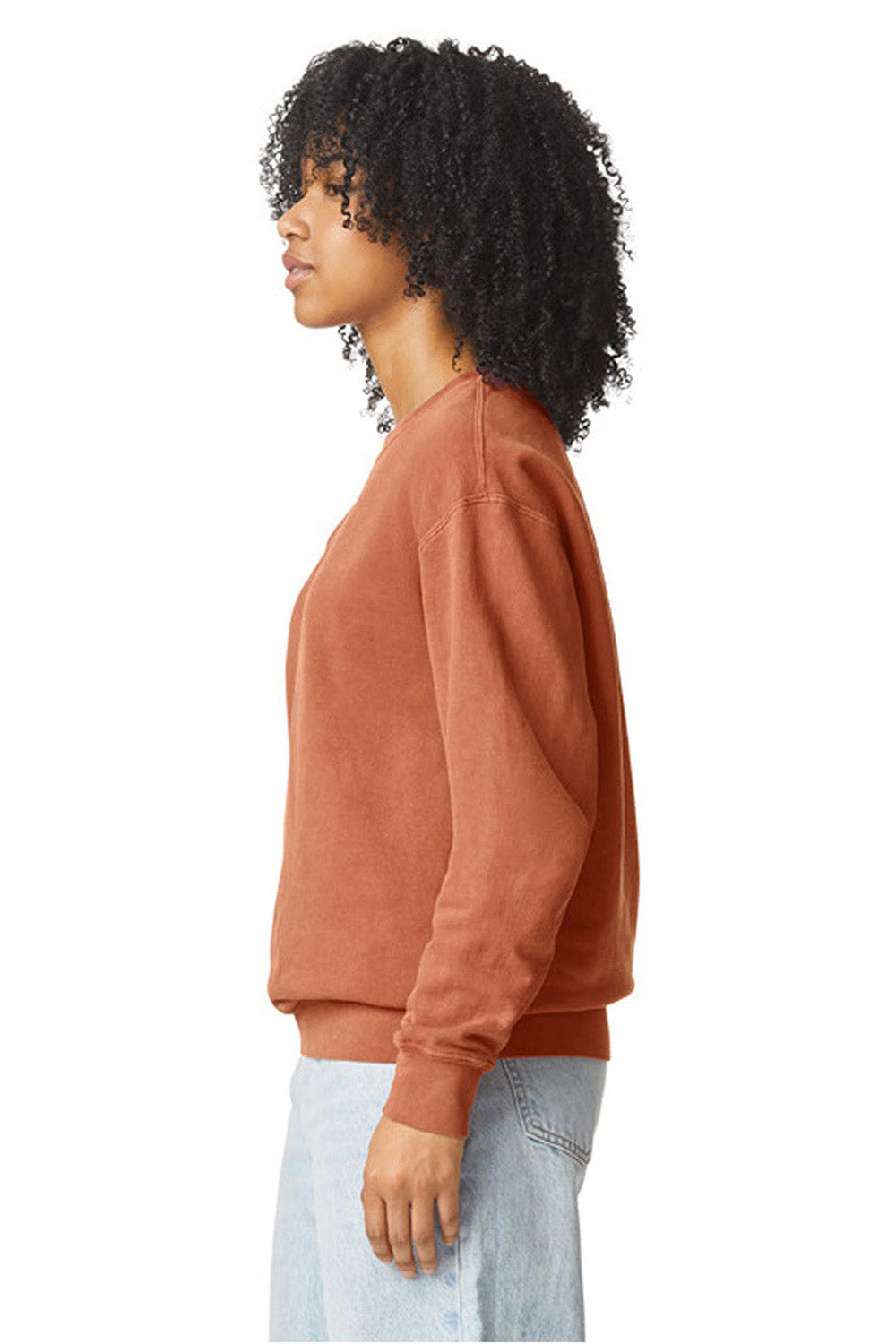 Comfort Colors 1466 Mens Garment Dyed Fleece Crewneck Sweatshirt Yam Orange Model Side