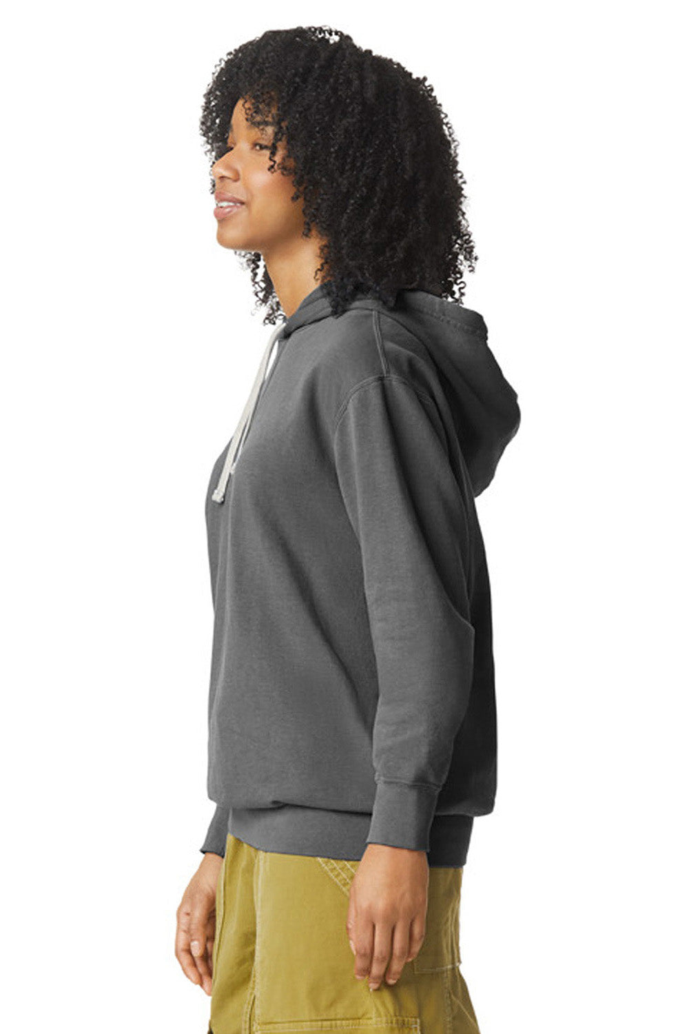 Comfort Colors 1467 Mens Garment Dyed Fleece Hooded Sweatshirt Hoodie Pepper Grey Model Side