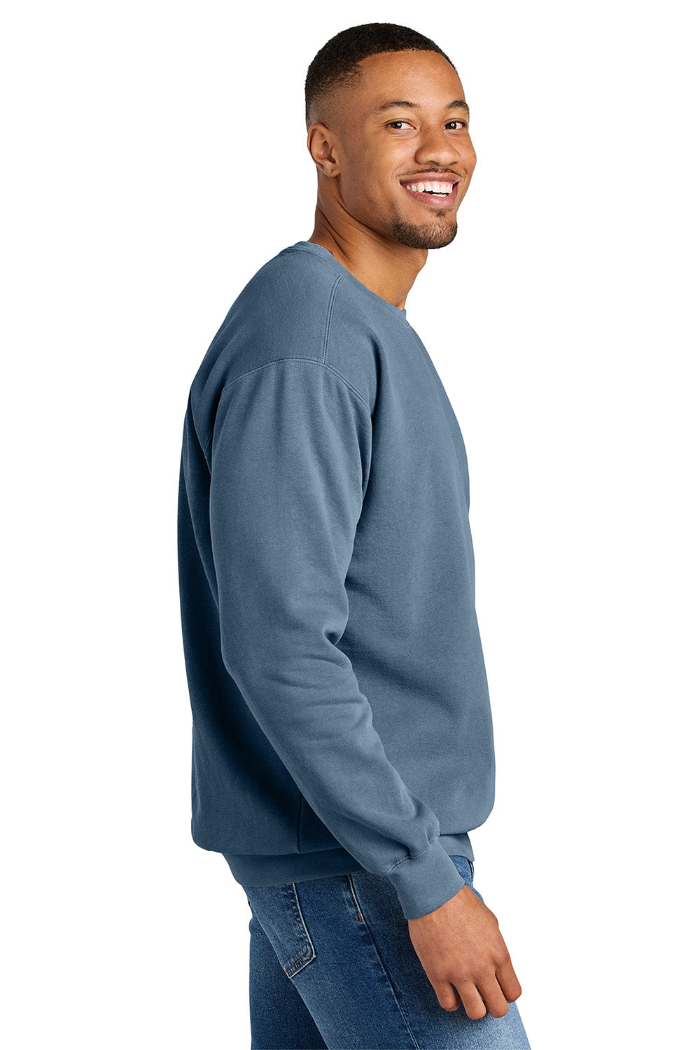 Comfort Colors 1566 Mens Crewneck Sweatshirt Blue Jean Model Side