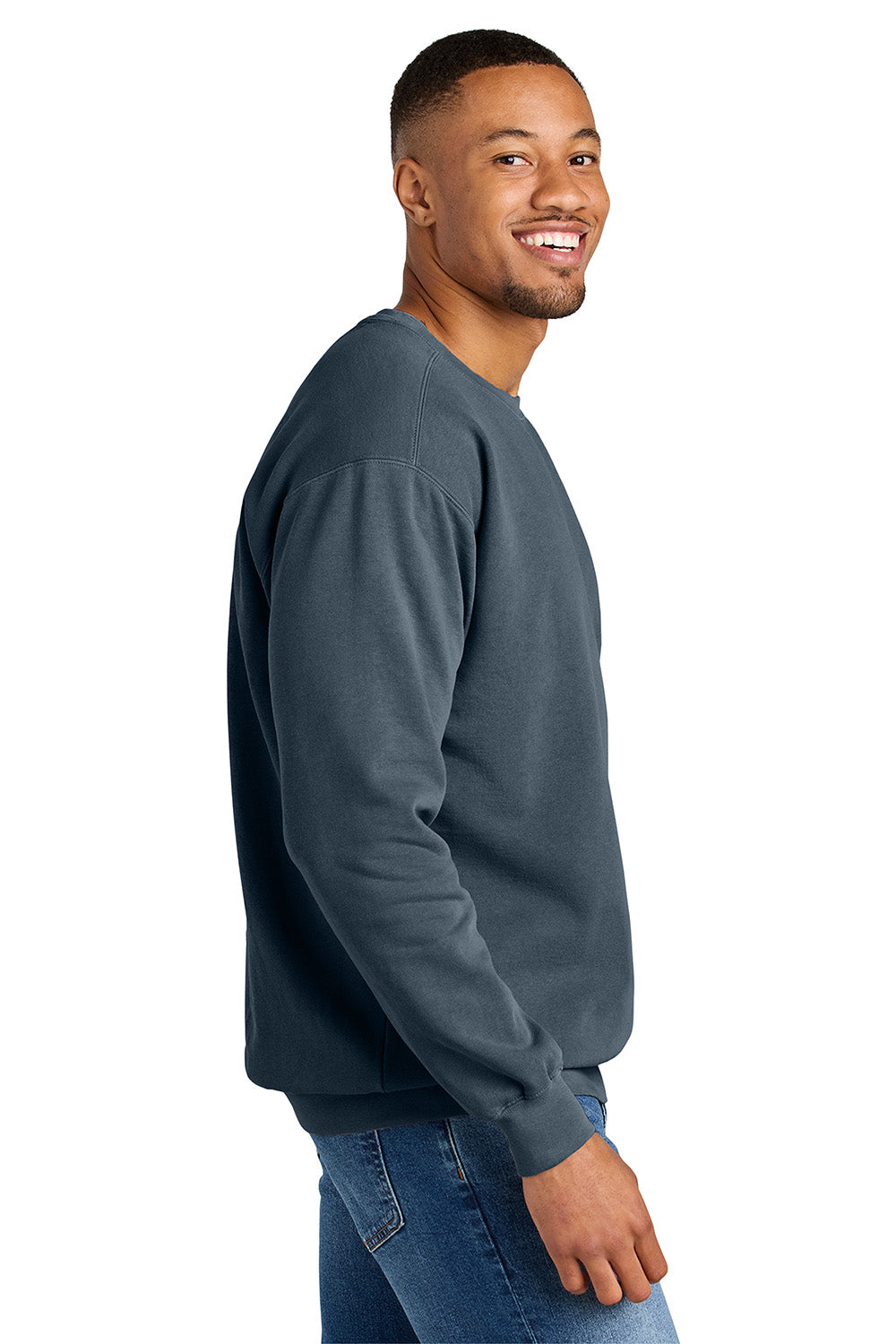 Comfort Colors 1566 Mens Crewneck Sweatshirt Denim Blue Model Side