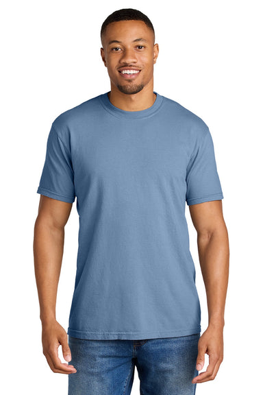 Comfort Colors 1717 Mens Short Sleeve Crewneck T-Shirt Washed Denim Blue Model Front