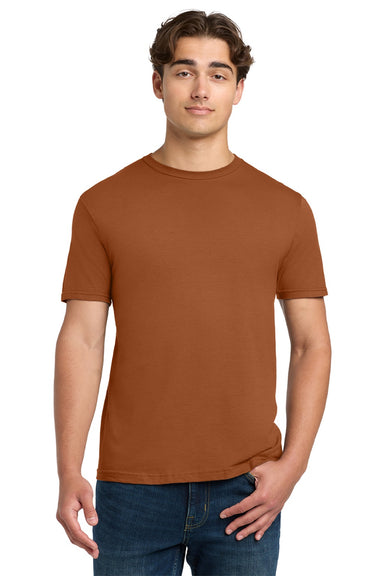 Gildan 64000 Mens Softstyle Short Sleeve Crewneck T-Shirt Fan Texas Orange Model Front