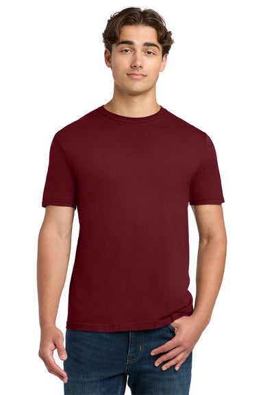 Gildan 64000 Mens Softstyle Short Sleeve Crewneck T-Shirt Garnet Red Model Front