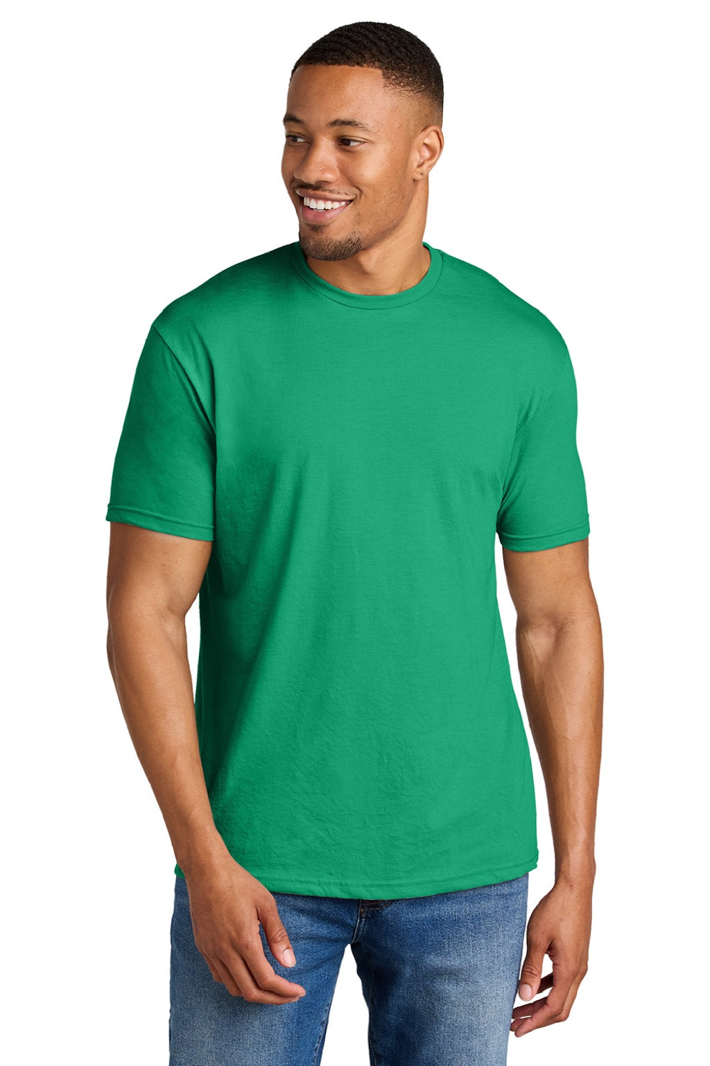 Gildan 64000CVC Mens Softstyle CVC Short Sleeve Crewneck T-Shirt Kelly Green Mist Model Front