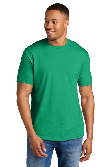Gildan 64000CVC Mens Softstyle CVC Short Sleeve Crewneck T-Shirt Kelly Green Mist Model Front