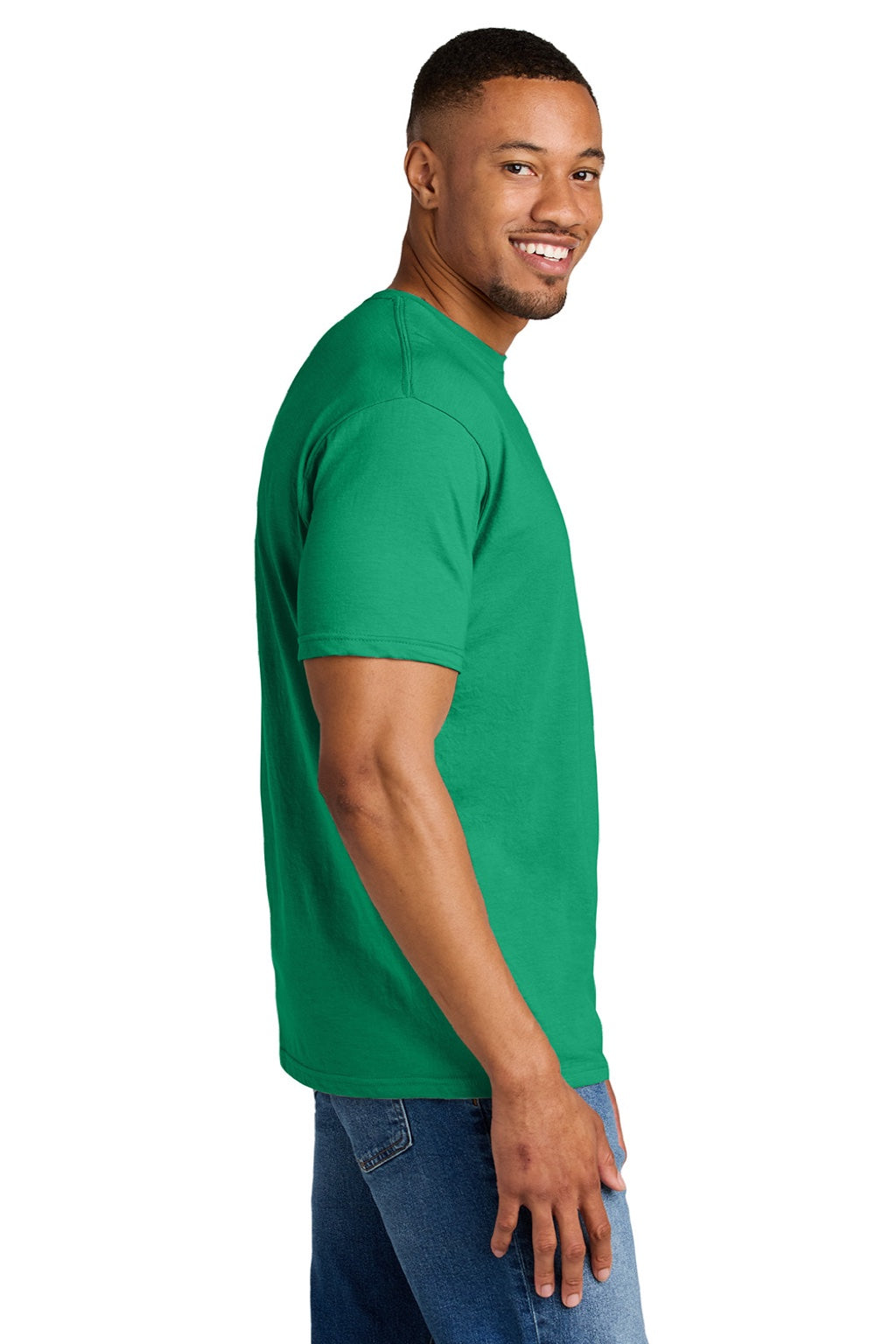 Gildan 64000CVC Mens Softstyle CVC Short Sleeve Crewneck T-Shirt Kelly Green Mist Model Side