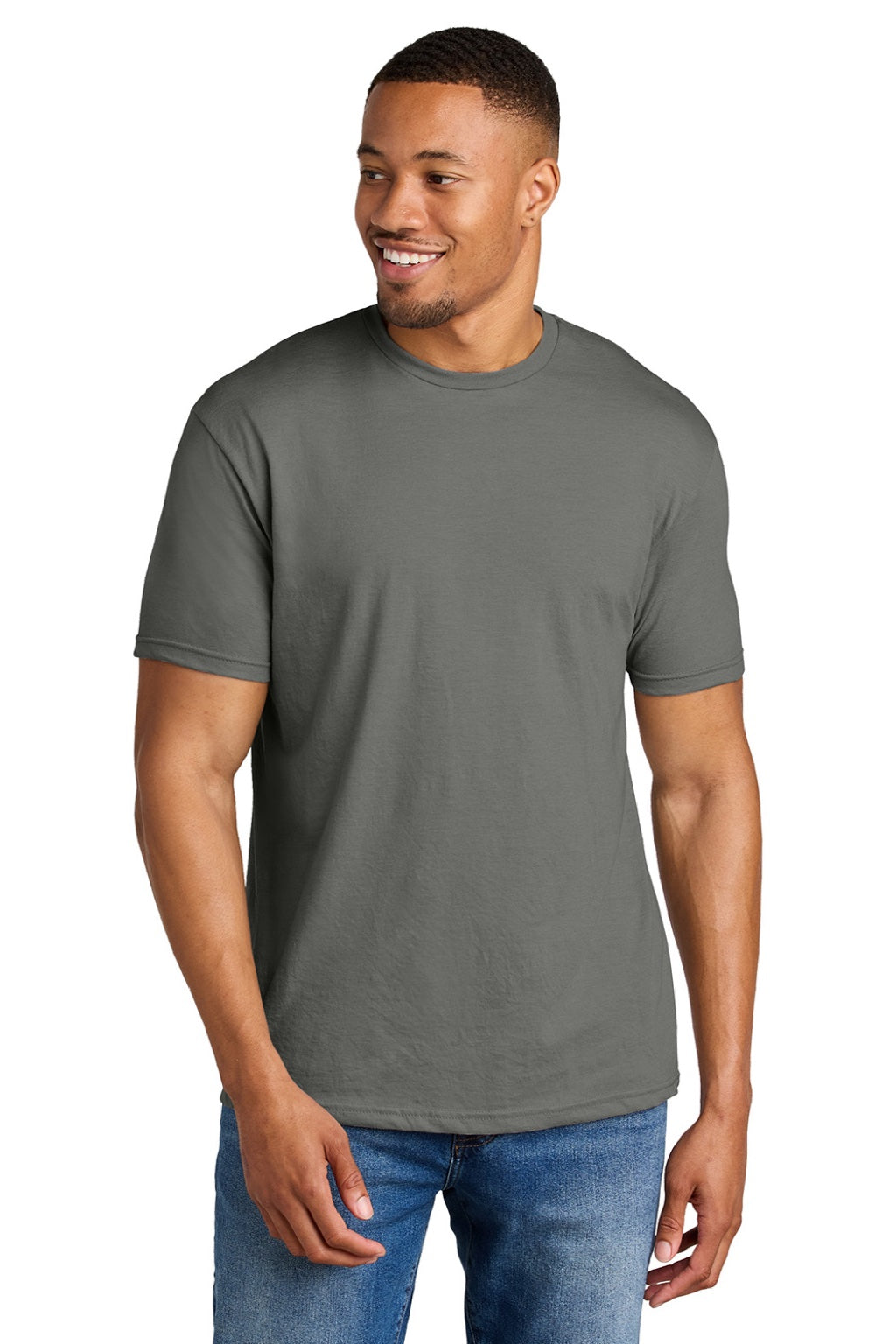 Gildan 64000CVC Mens Softstyle CVC Short Sleeve Crewneck T-Shirt Gunmetal Grey Model Front