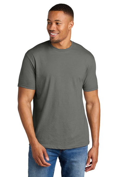 Gildan 64000CVC Mens Softstyle CVC Short Sleeve Crewneck T-Shirt Gunmetal Grey Model Front