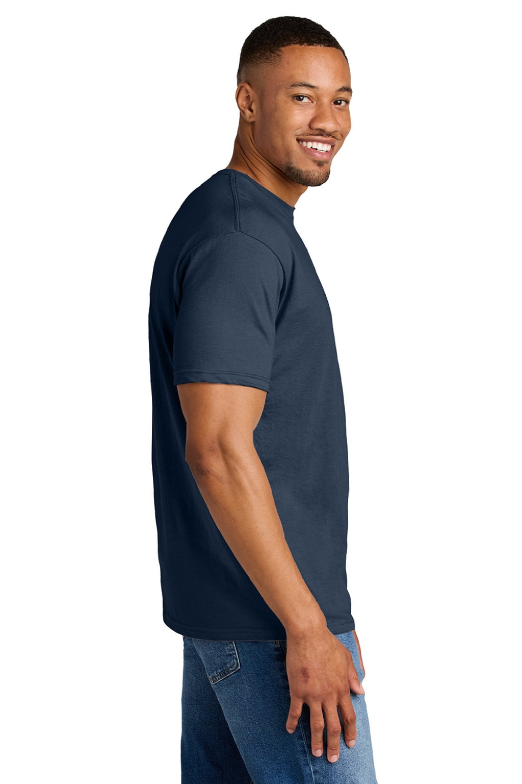 Gildan 64000CVC Mens Softstyle CVC Short Sleeve Crewneck T-Shirt Navy Blue Mist Model Side