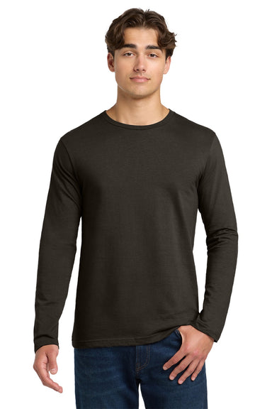 Gildan 64400 Mens Softstyle Long Sleeve Crewneck T-Shirt Dark Chocolate Brown Model Front