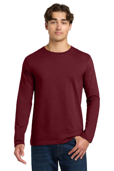 Gildan 64400 Mens Softstyle Long Sleeve Crewneck T-Shirt Garnet Red Model Front