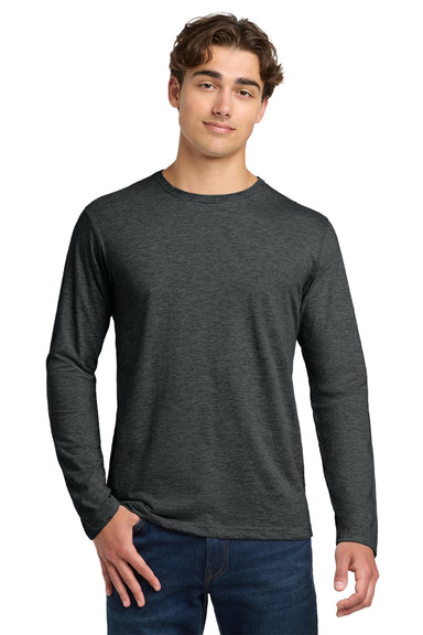 Gildan 64400 Mens Softstyle Long Sleeve Crewneck T-Shirt Heather Dark Grey Model Front