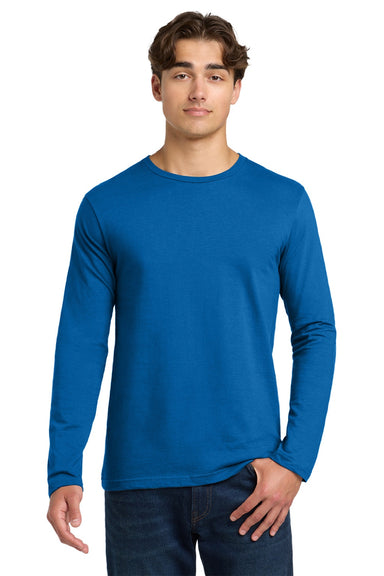 Gildan 64400 Mens Softstyle Long Sleeve Crewneck T-Shirt Neon Blue Model Front