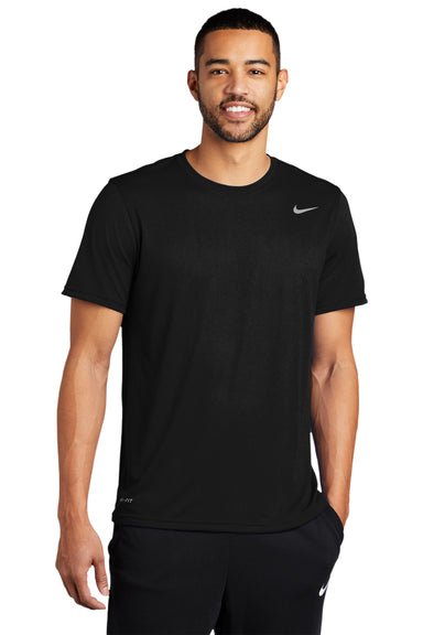 Nike 727982 Mens Legend Dri-Fit Moisture Wicking Short Sleeve Crewneck T-Shirt Black Model Front
