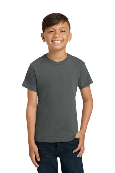 Comfort Colors 9018 Youth Short Sleeve Crewneck T-Shirt Pepper Grey Model Front