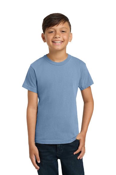 Comfort Colors 9018 Youth Short Sleeve Crewneck T-Shirt Washed Denim Blue Model Front