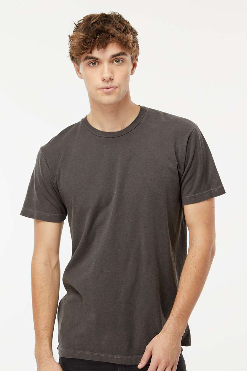M&O 6500M Mens Vintage Garment Dyed Short Sleeve Crewneck T-Shirt Charcoal Grey Model Front