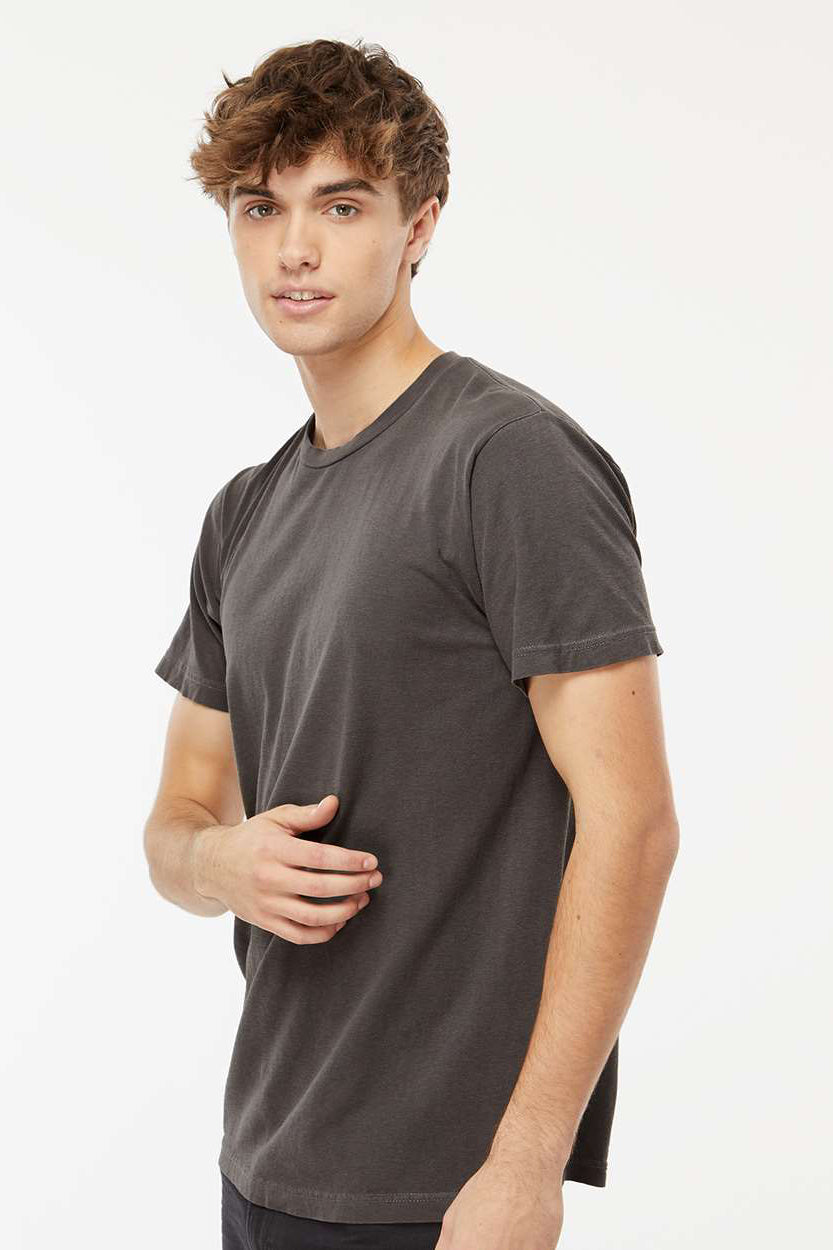 M&O 6500M Mens Vintage Garment Dyed Short Sleeve Crewneck T-Shirt Charcoal Grey Model Side
