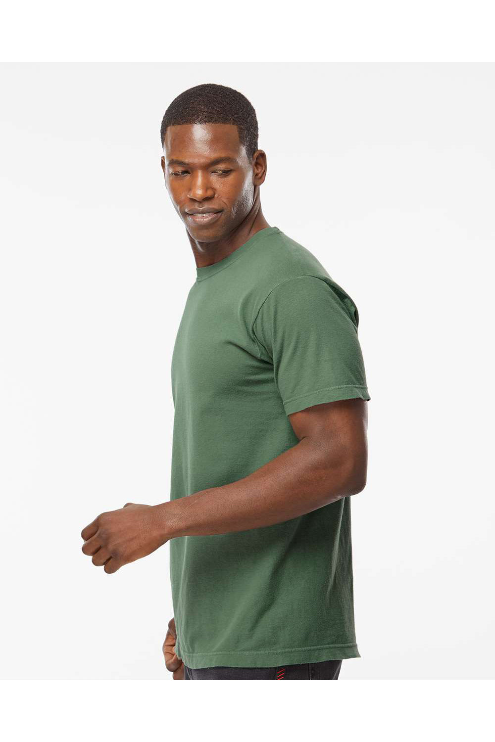 M&O 6500M Mens Vintage Garment Dyed Short Sleeve Crewneck T-Shirt Light Green Model Side