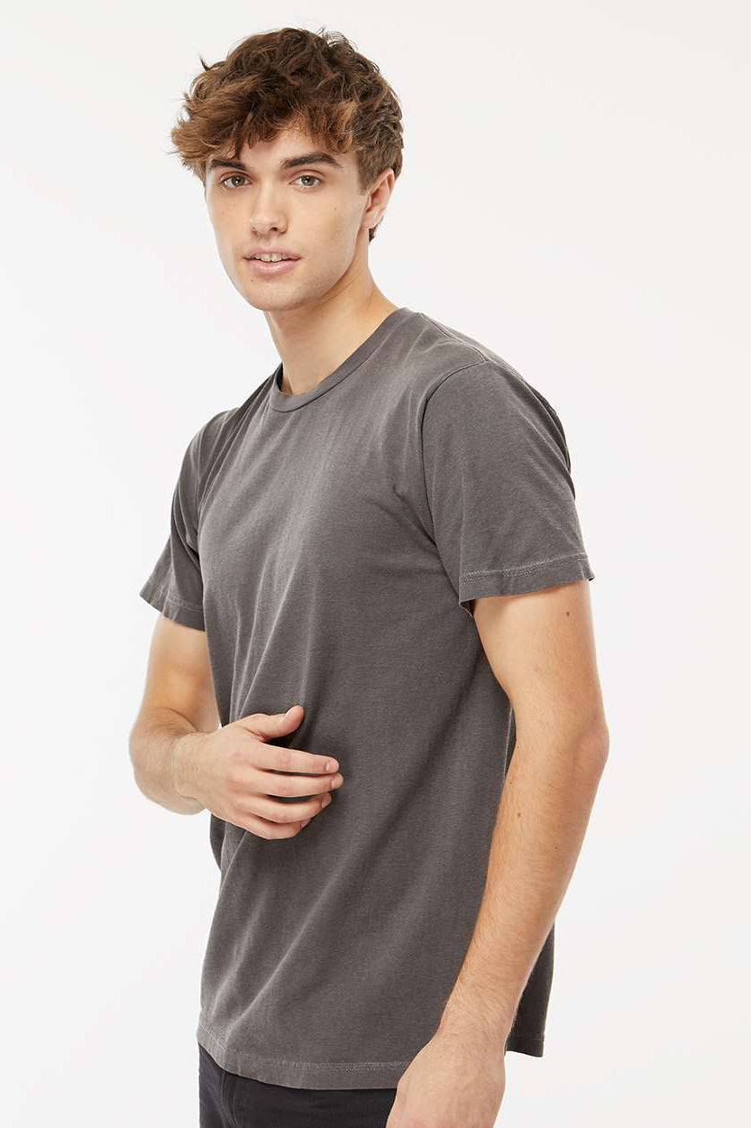 M&O 6500M Mens Vintage Garment Dyed Short Sleeve Crewneck T-Shirt Pepper Grey Model Side