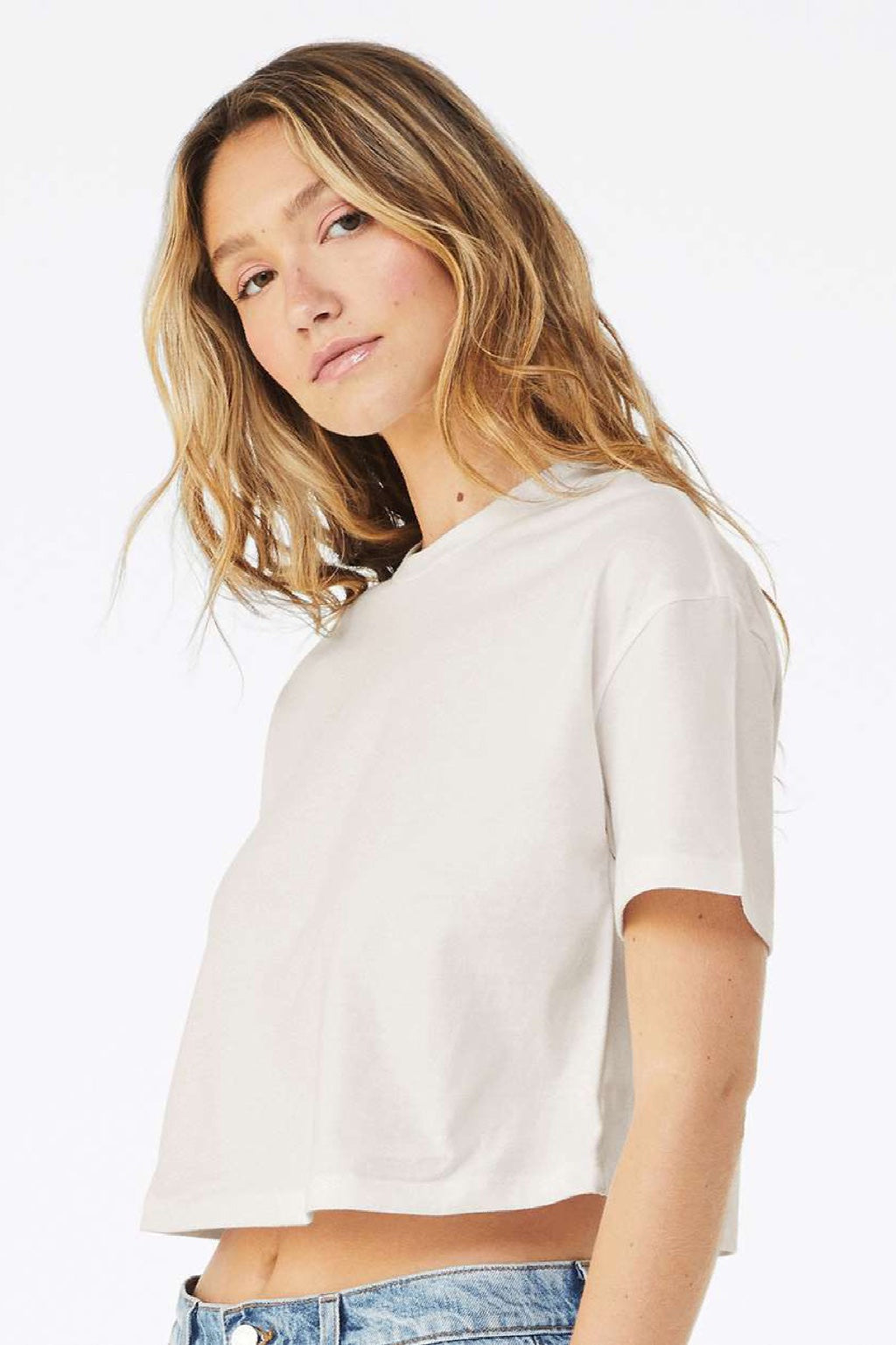 Bella + Canvas 6482 Womens Jersey Cropped Short Sleeve Crewneck T-Shirt Vintage White Model Side
