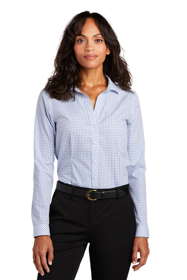 Red House RH86 Womens Check Wrinkle Resistant Long Sleeve Button Down Shirt Medium Blue/White Model Front