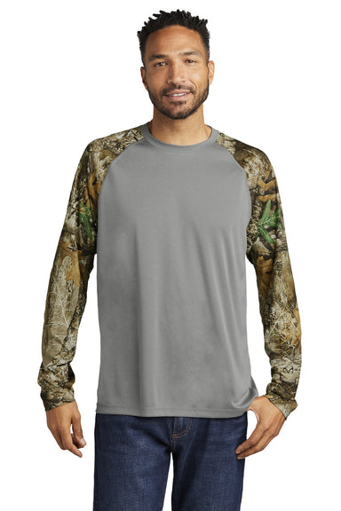 Russell Outdoors RU151LS Mens Realtree Colorblock Moisture Wicking Long Sleeve Crewneck T-Shirt Heather Concrete Grey/Realtree Edge Camo Model Front
