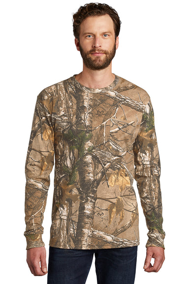 Russell Outdoors S020R Mens Realtree Explorer Long Sleeve Crewneck T-Shirt w/ Pocket Realtree Xtra Camo Model Front