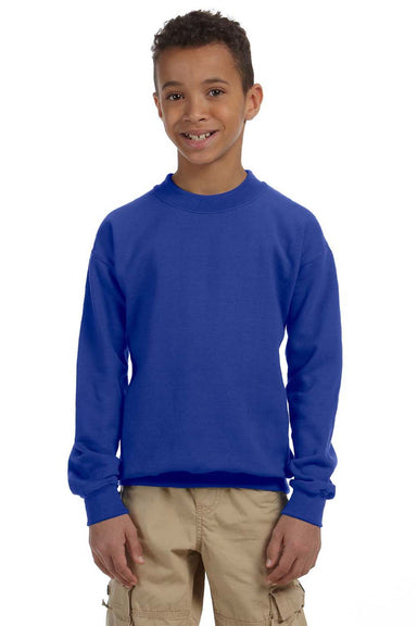 Gildan 18000B Youth Pill Resistant Fleece Crewneck Sweatshirt Royal Blue Model Front