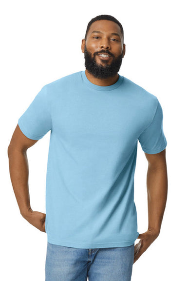 Gildan 65000 Mens Softstyle Short Sleeve Crewneck T-Shirt Light Blue Model Front