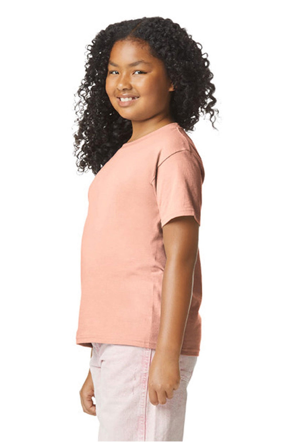 Gildan 64000BCVC Youth Softstyle CVC Short Sleeve Crewneck T-Shirt Dusty Rose Pink Model Side